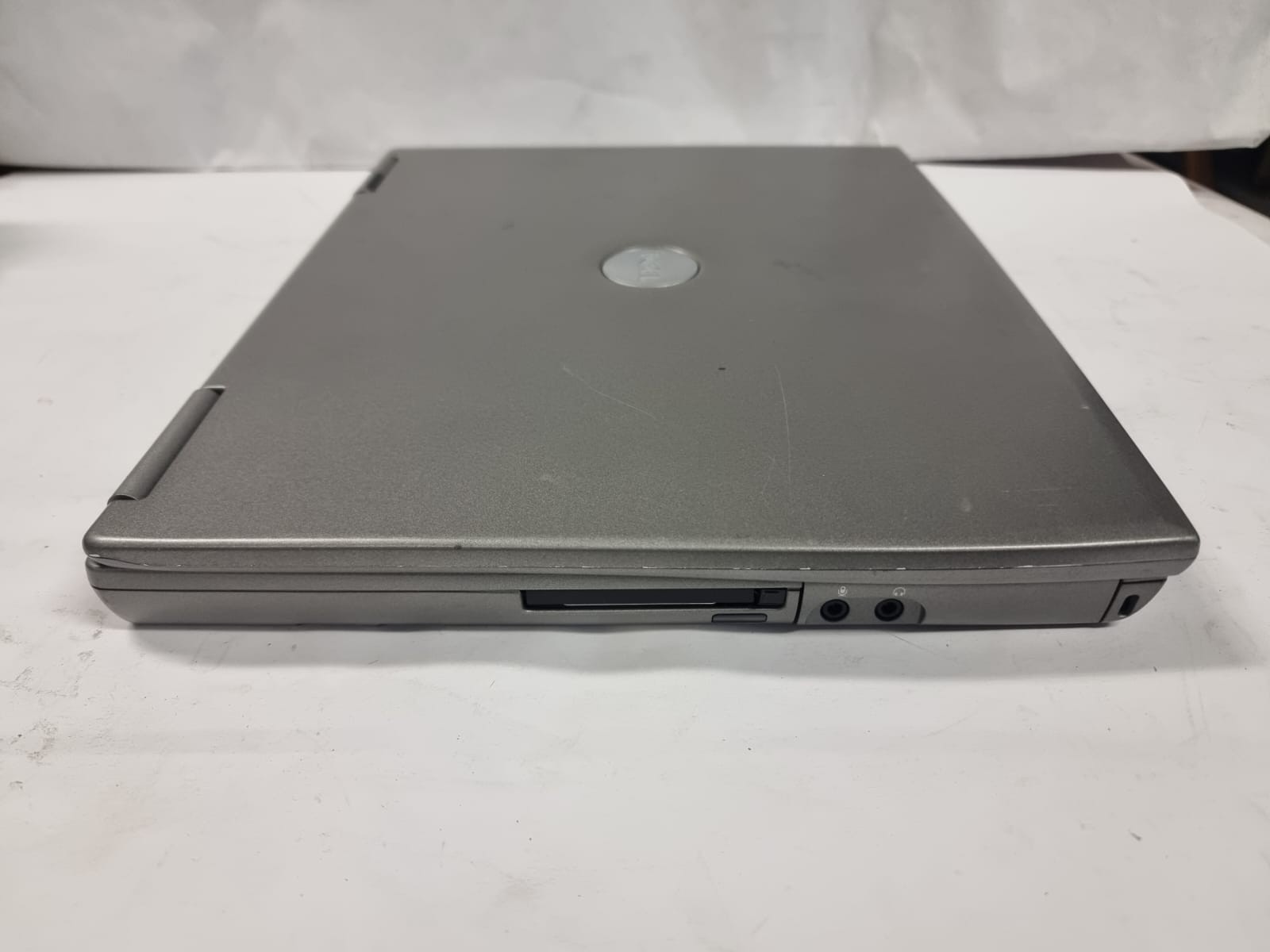 VINTAGE Dell Latitude D600 Laptop Pentium M 1.6ghz 512Mb RAM / No HDD/ No OS