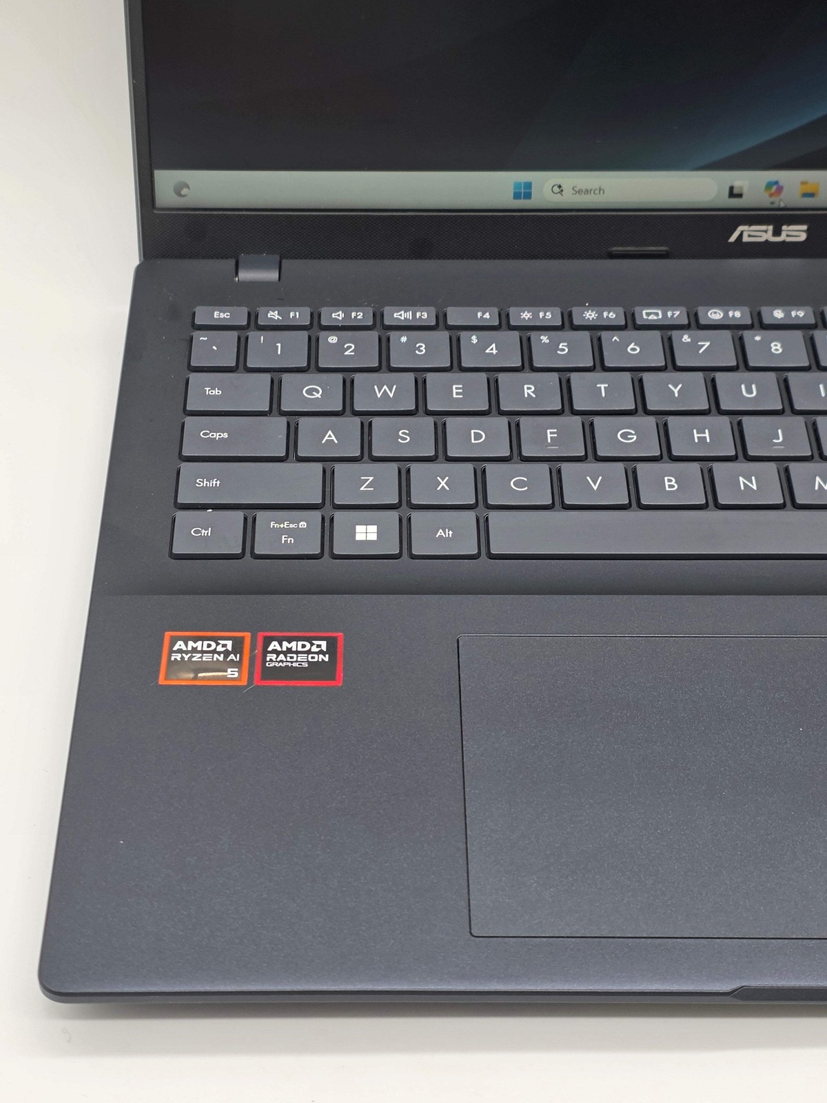 Asus VivoBook 16 Ryzen AI 5 16GB RAM 512GB SSD 15.6″ Laptop Used