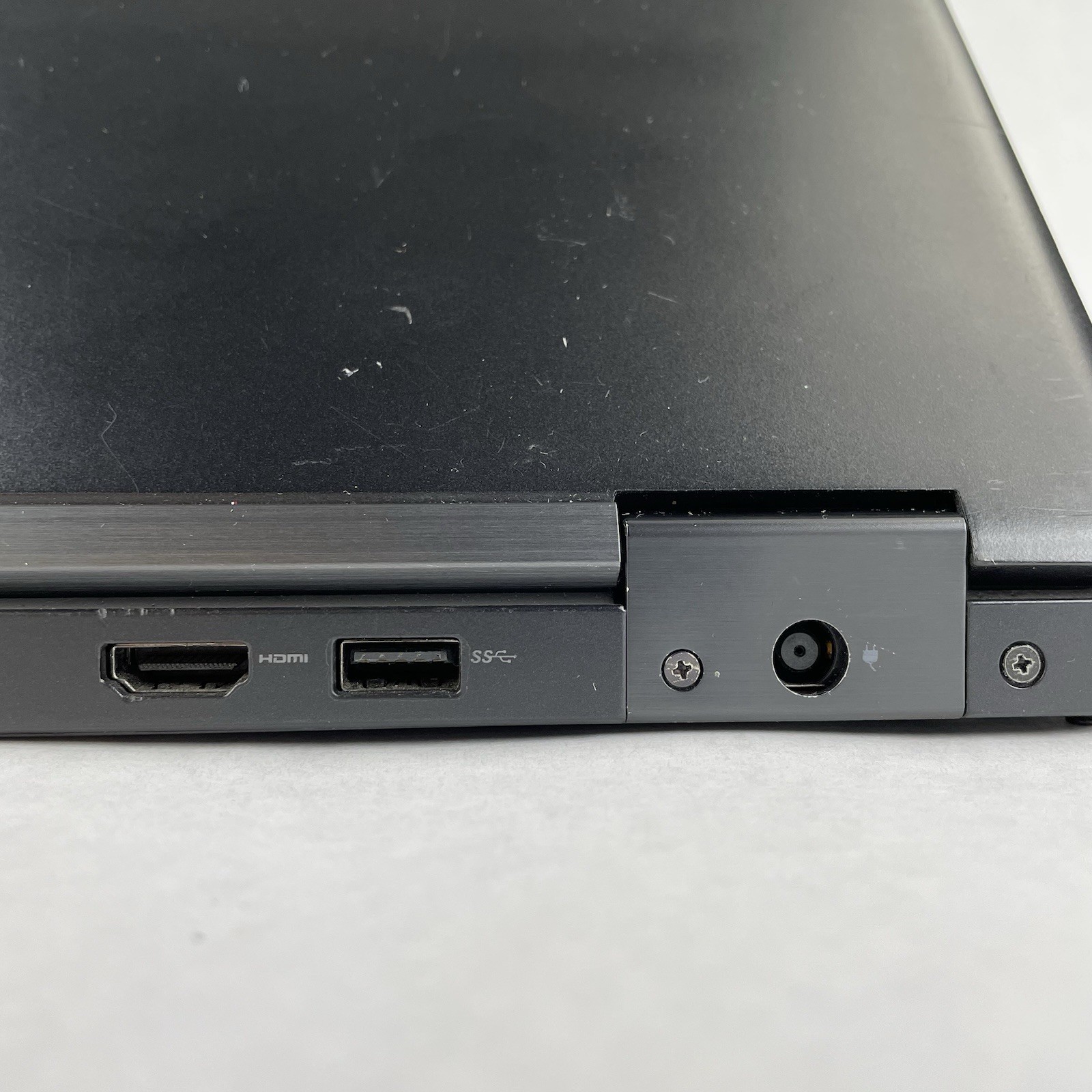 Dell Latitude 5580 15.6″ i5-7300U 2.60 GHz 8 GB RAM No SSD No OS – Bad Edge