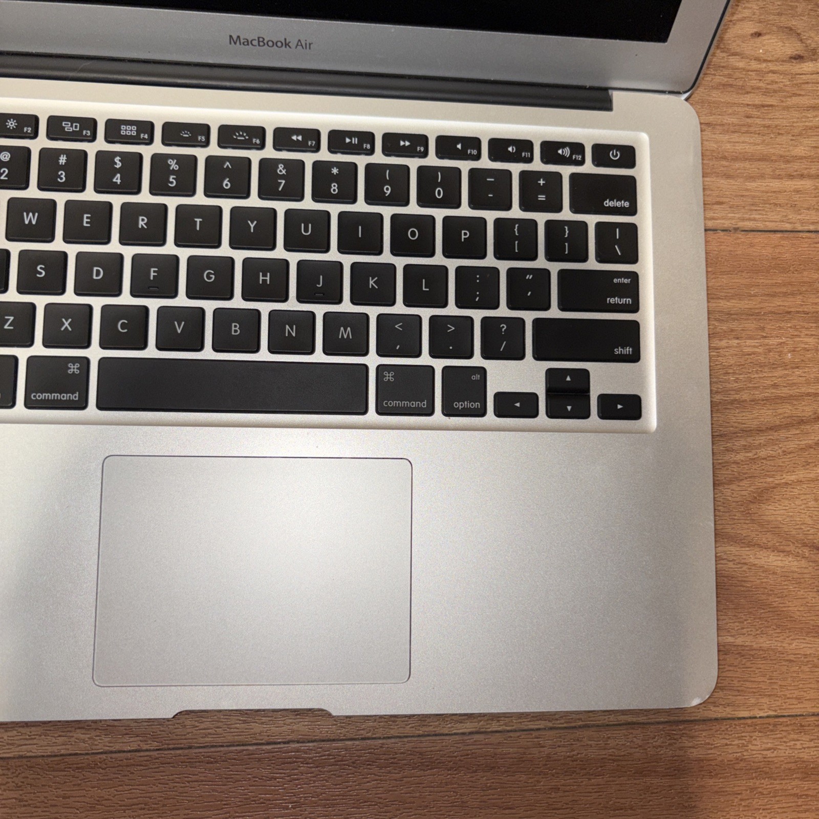 13″ Apple MacBook Air Mid 2013 – 4 GB, i5-4250U 1.3 Ghz – NO POWER