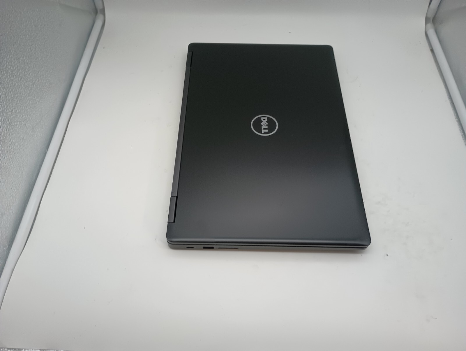 12111 Precision3520 w/charger.i7 7th gen(4cores)8GB.512GB SSD.Hybrid.15.6″W11