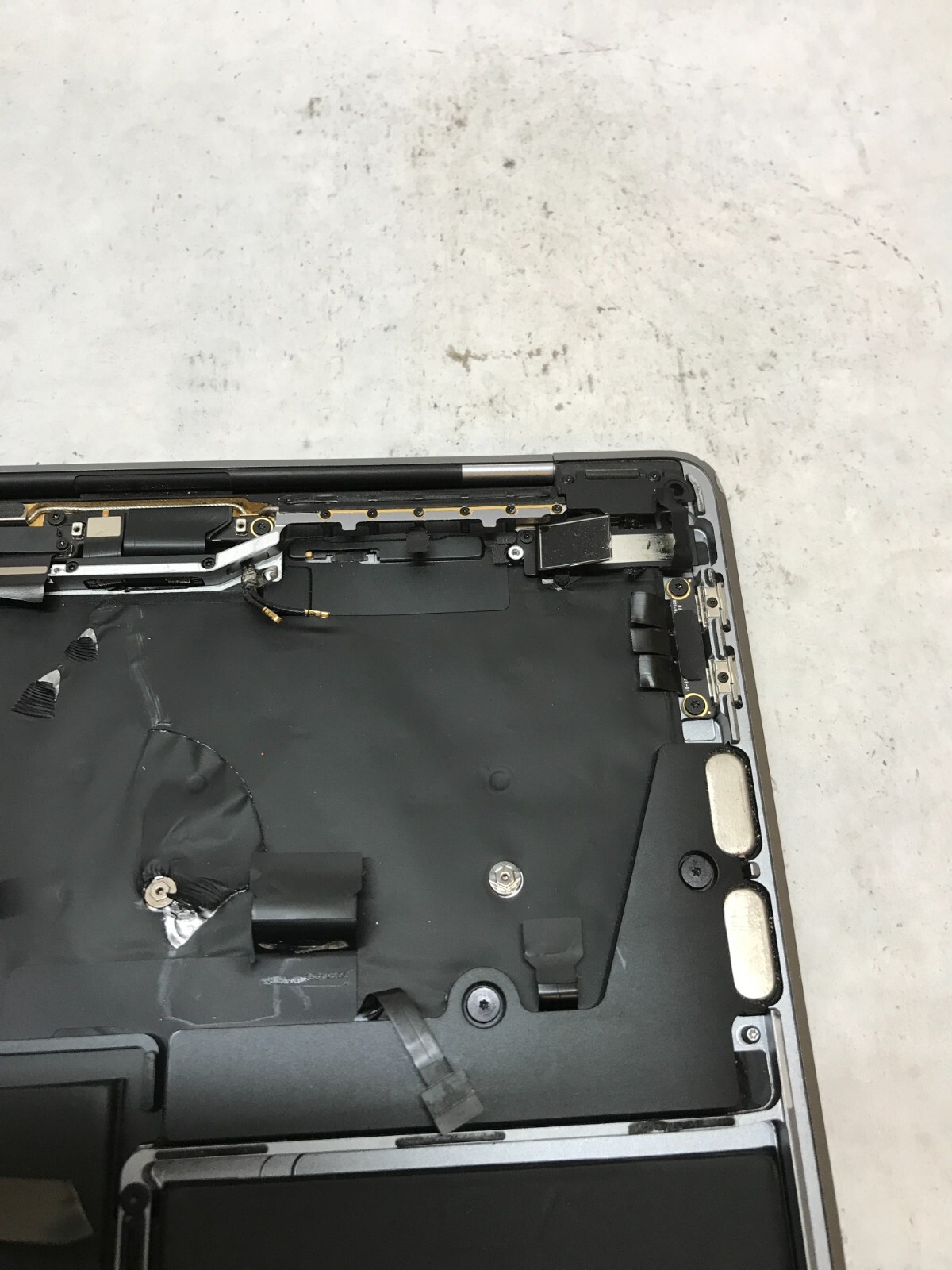Apple MacBook Pro Touch/2019 A2159 Chassis NO MOTHERBOARD For Parts Cracked – DW