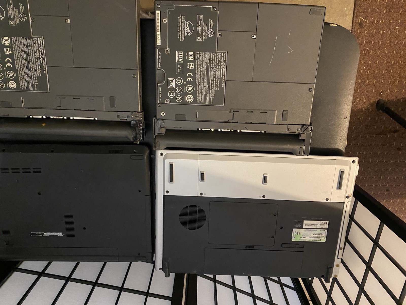 Lot of 7 Computer Laptops/Desktop for Parts/Repair Apple Ipad HP Dell Compaq