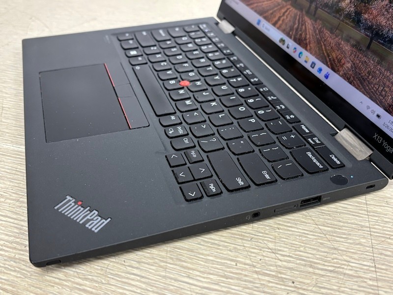 Lenovo ThinkPad X13 Yoga Gen 2 13″ i5-1145G7 16GB 256GB SSD W11P -(screen issue)