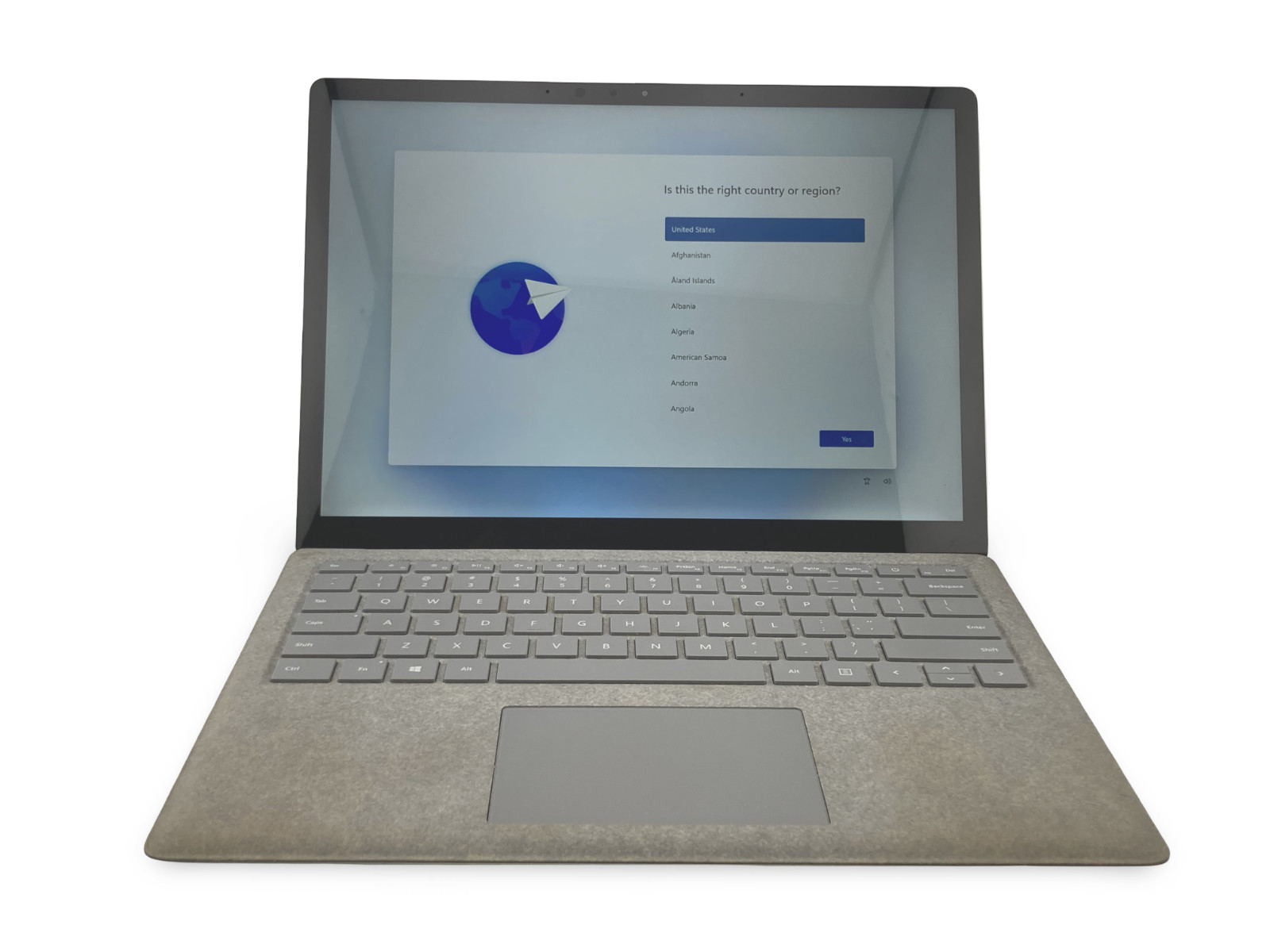 Microsoft Surface 13″ Laptop – i7-7660U @ 2.50 GHz – 16GB Ram 256GB NVMe Win11