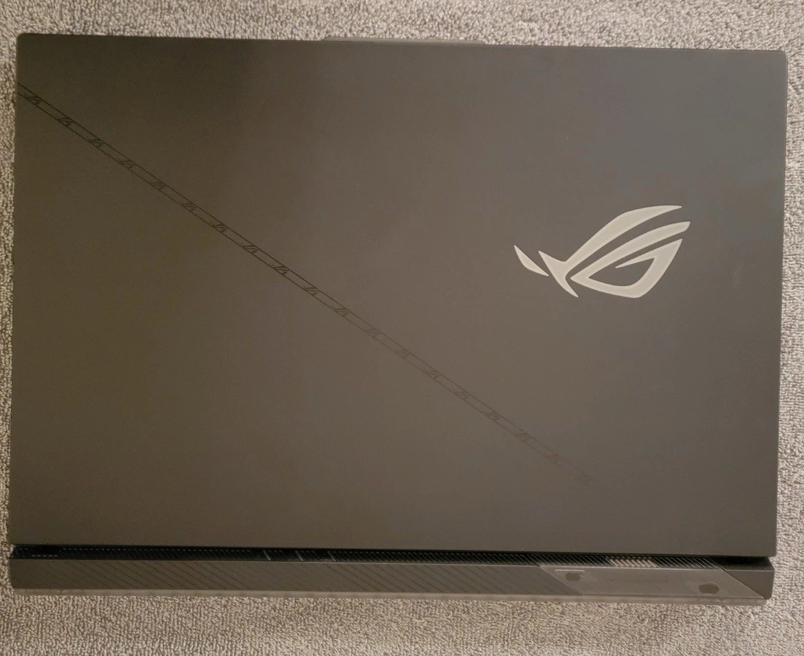 ASUS ROG Strix 18 G834JY-XS97 i9 13th Gen, RTX 4090, PARTS/REPAIR *** READ ***