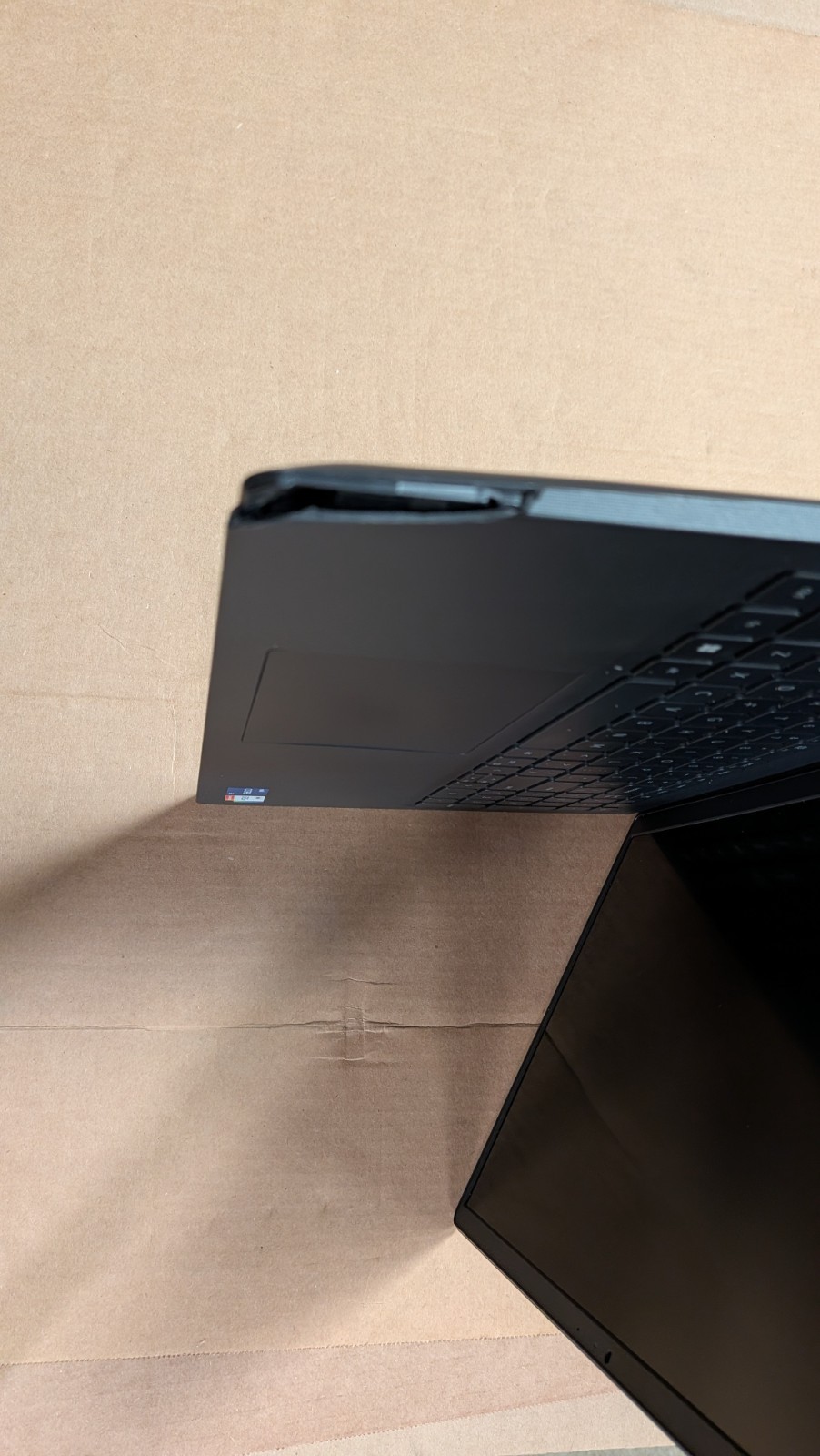Dell Vostro 3520 15″.6FHD i5-1235U No RAM/SSD Battery Excellent Housing Damage