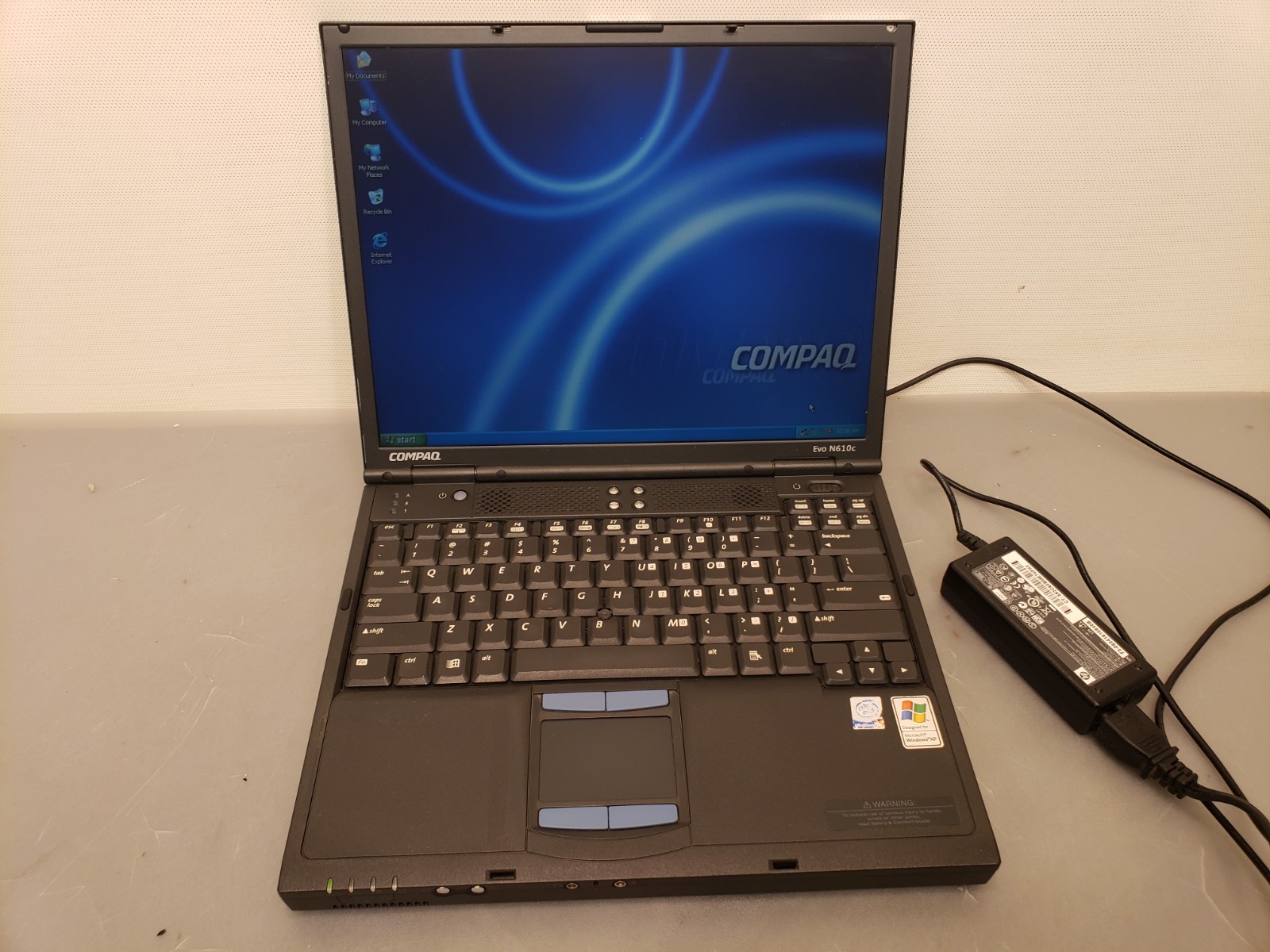 Vintage Compaq EVO N610C Laptop Pentium 4 1.8GHz 768MB 60GB WinXP Pro SP2