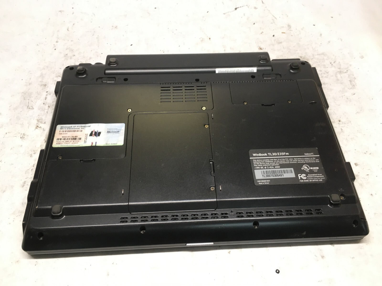WinBook TL30/Z35Fm 14″ [FOR PARTS] Intel Core 2 T5500 @ 1.66 GHz – JZ