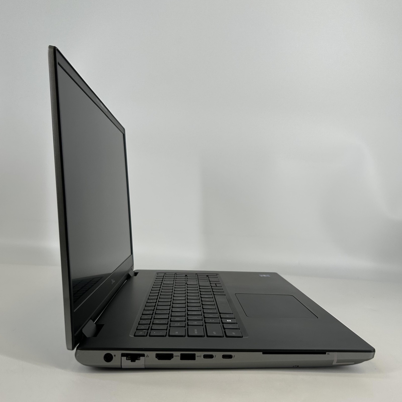Dell Precision 7770 17.3 FHD 2.3GHz i9-12950HX 64GB 1TB RTX A5500 – WHITE SPOTS