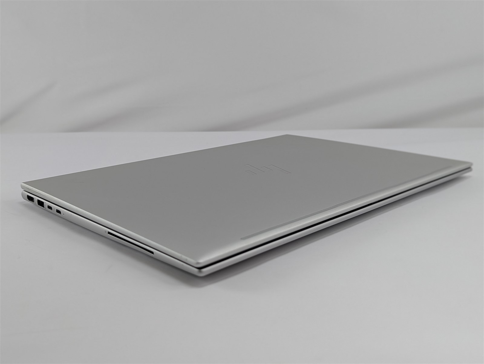 HP EliteBook 860 G9 2022 16” i5-1250P 1.7GHz 16GB RAM 512GB SSD FHD