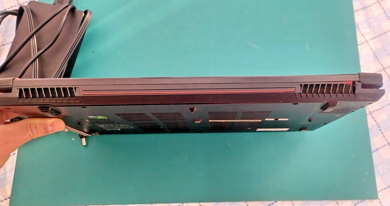 MSI MS-16J2 gaming laptop/ Windows 11 Super Lite/8 GB RAM/500 GB SSD/NEW BATTERY