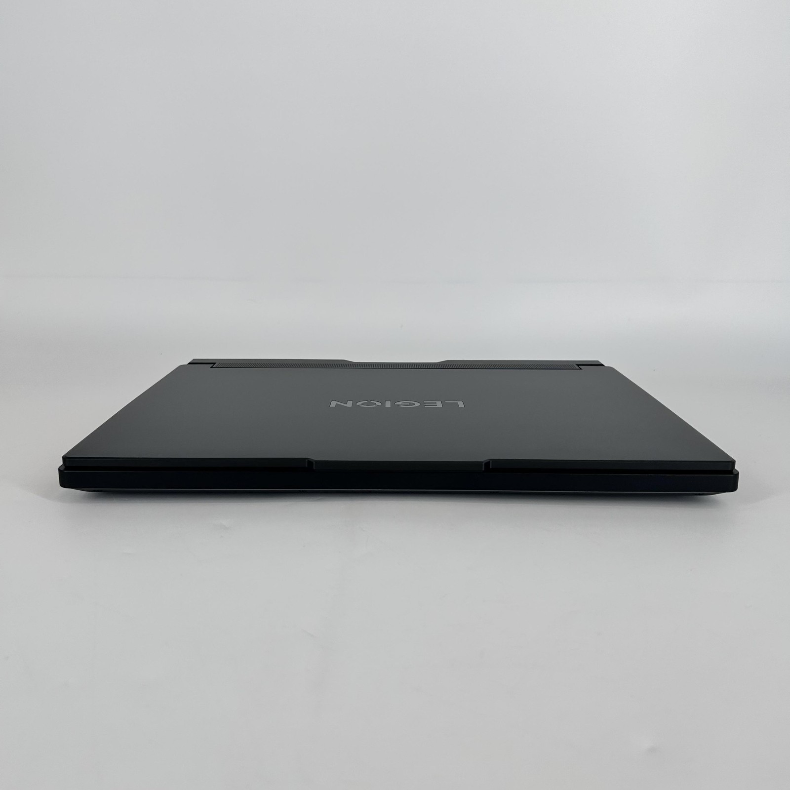 Lenovo Legion Pro 7i Gen 10 16 240Hz QHD+ Ultra 7 255HX 32GB 2TB SSD RTX 5070 Ti