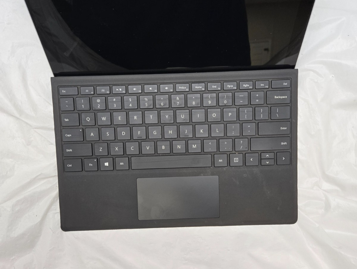 Microsoft Surface Pro 4 : I7-6650U 2.2GHz : 16GB : 256GB SSD : No OS : Tested