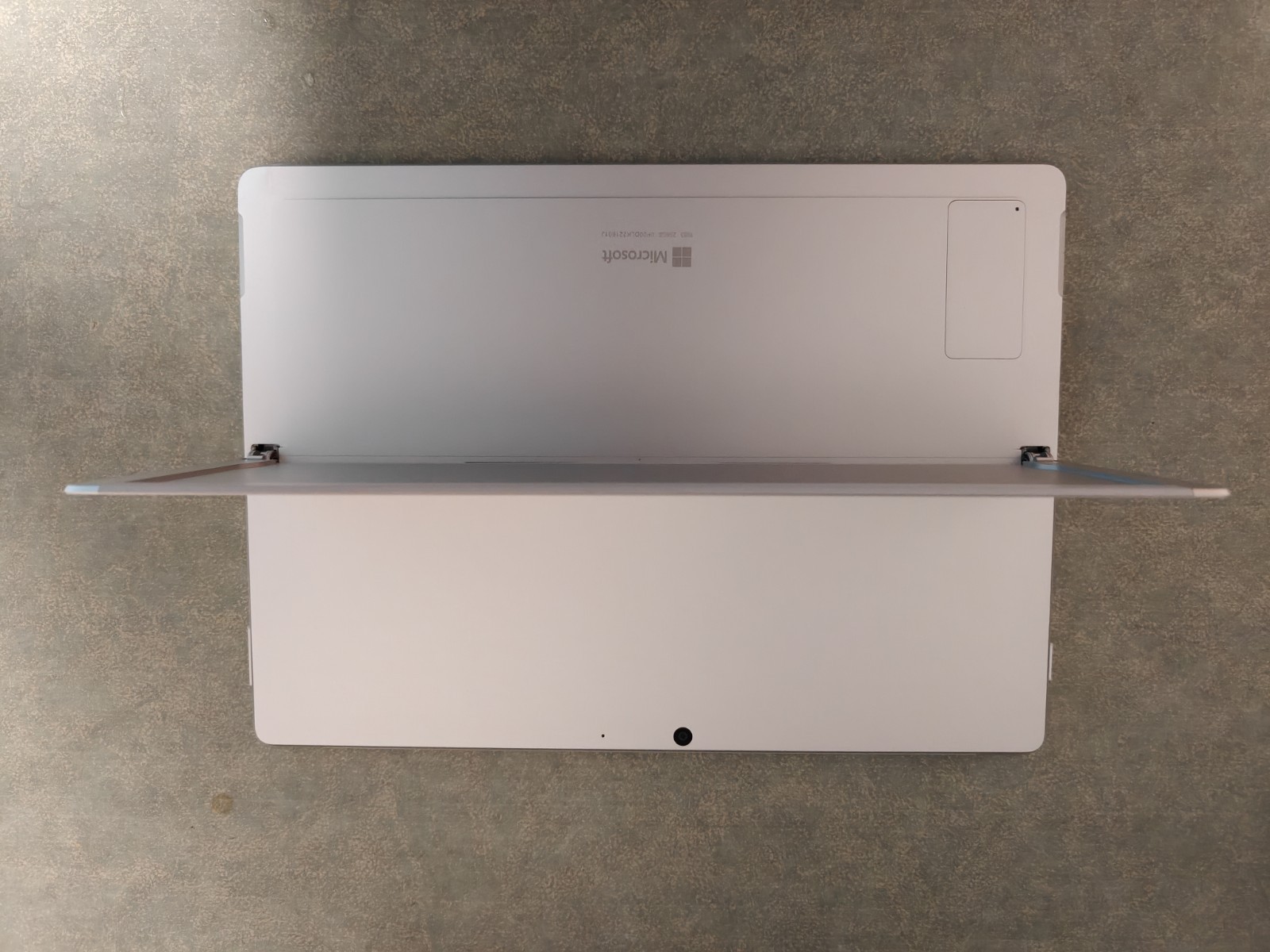 Microsoft Surface Pro 8 1983 i5-1135G7 256GB SSD 8GB RAM Win 11 Pro – CRACKED