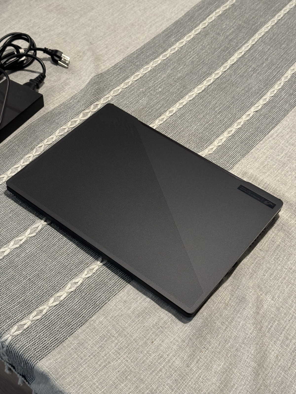 ASUS ROG Zephyrus M16 GU604VI | i9-13900H RTX 4070 32GB RAM 2TB SSD 240Hz