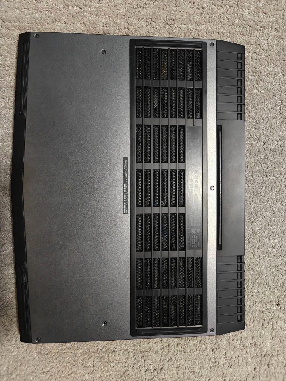 Dell Alienware 15 R3 Intel i7-6700HQ 16GB RAM, 128GB SSD + 1TB HDD, GTX1060 6GB