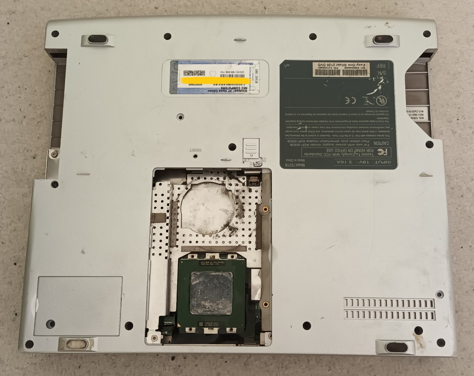 Packard Bell Easy One Silver 2120 7521N Laptop Notebook 14.1″ Parallel Serial