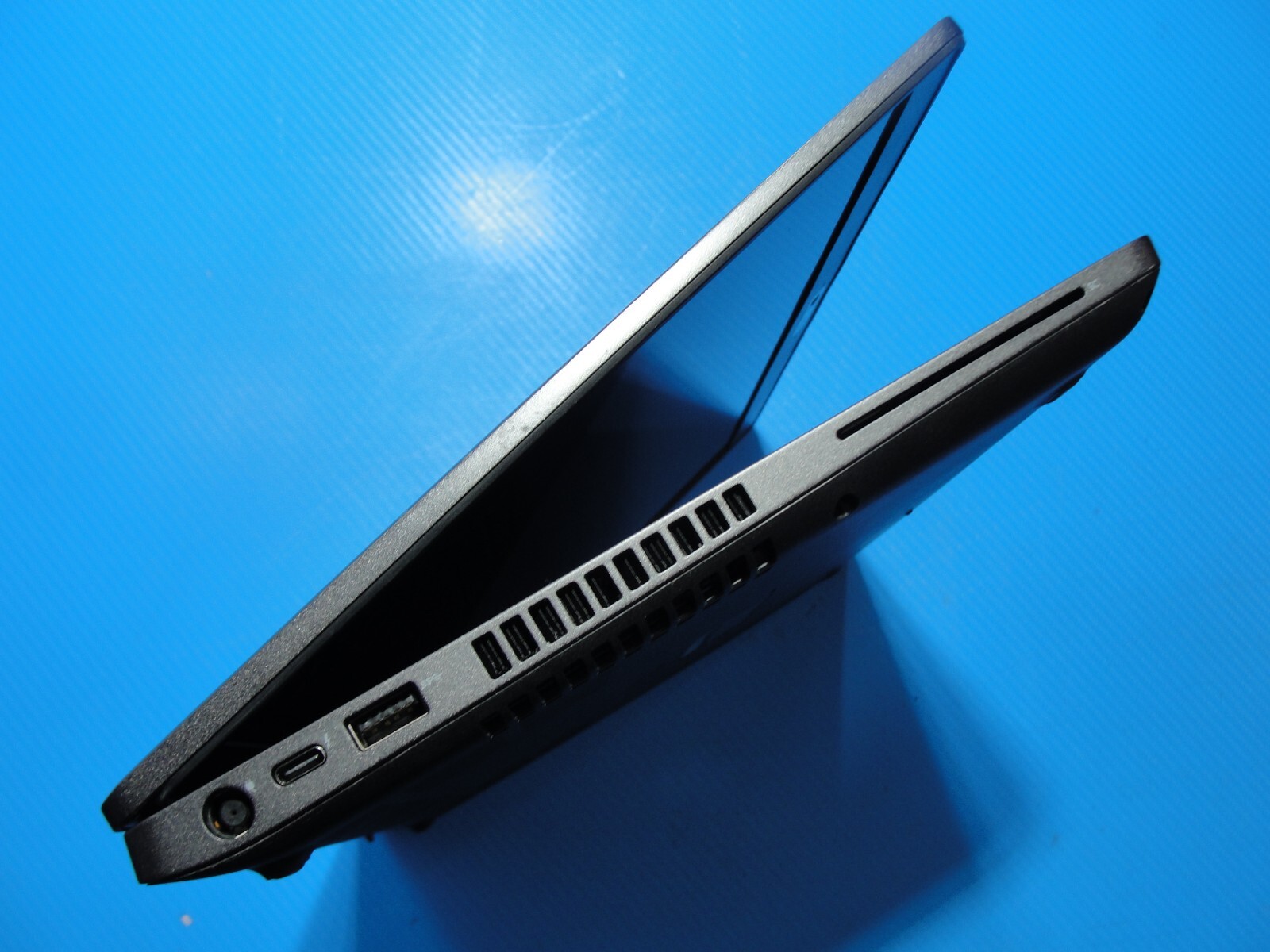 Dell Latitude 5401 14” FHD Intel Core i5-9400H 2.5GHz 16GB 256GB SSD + Charger