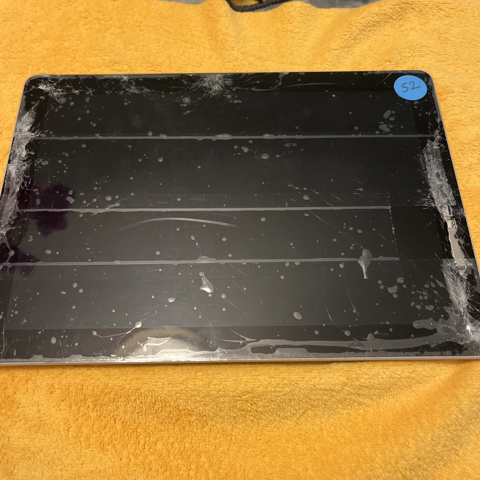 Microsoft Surface Go 1824 10.5″ 128 GB Broken Screen (s2)