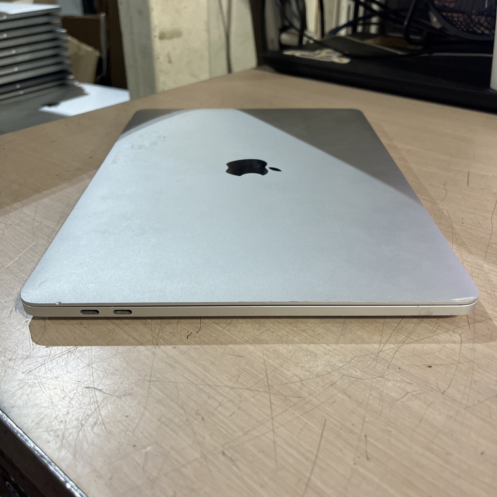 APPLE MACBOOK PRO “M1″ 8 CPU/8 GPU 13” 3.2GHZ 8GB RAM 256SSD