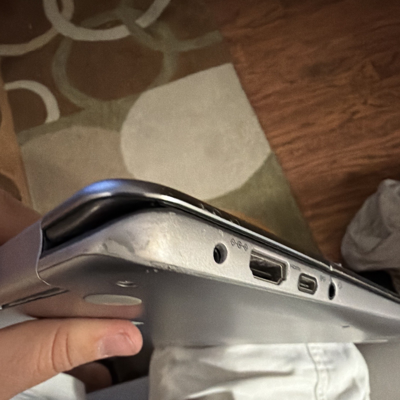 Samsung Notebook 9 Pro 15″ i7 16GB 256GB SSD Win10 Silver w/ Charger