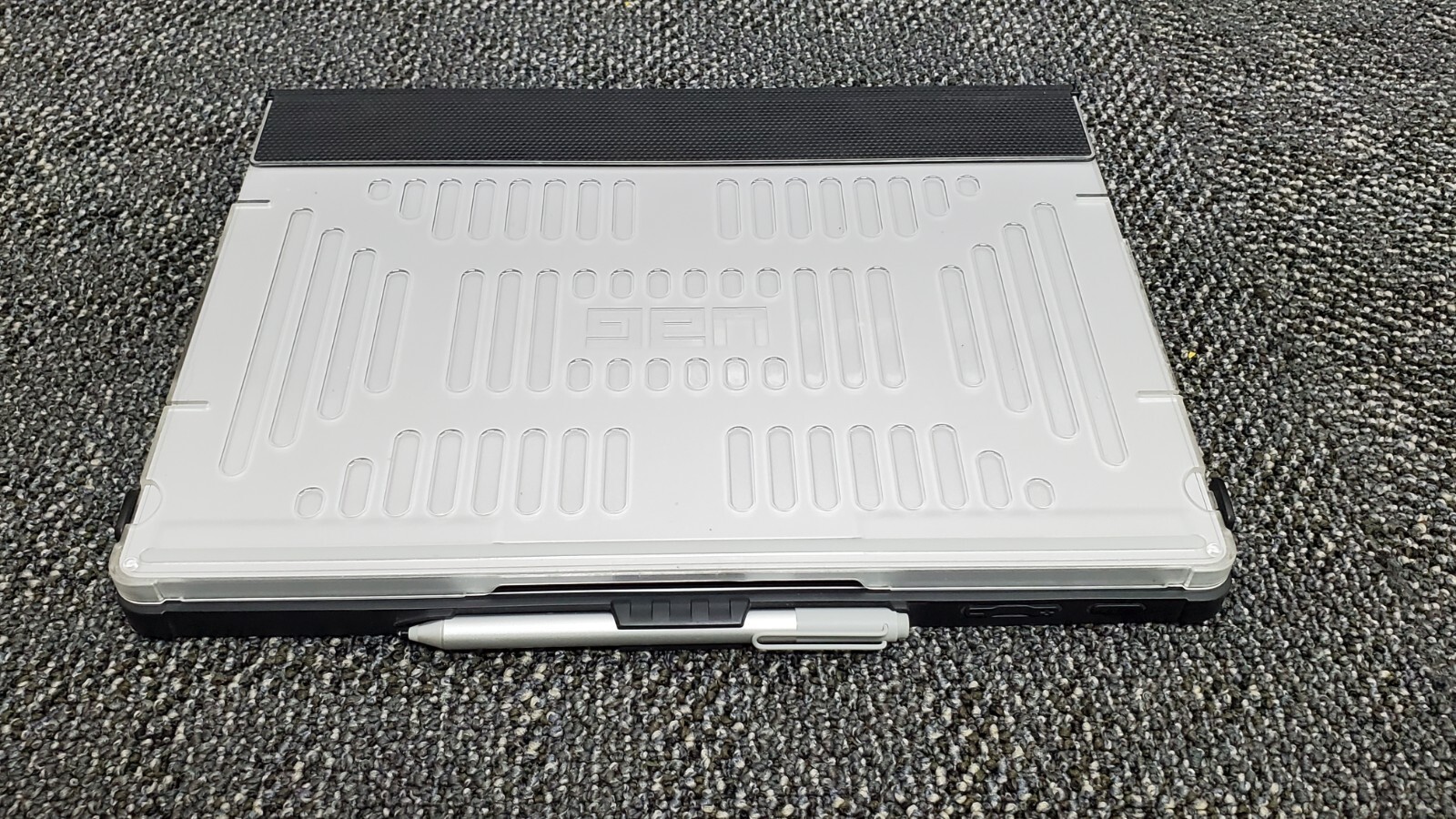 Microsoft Surface Book 13.5 inch (1TB, Intel i7-6600U, 2.6GHz, 16GB) w/ Case