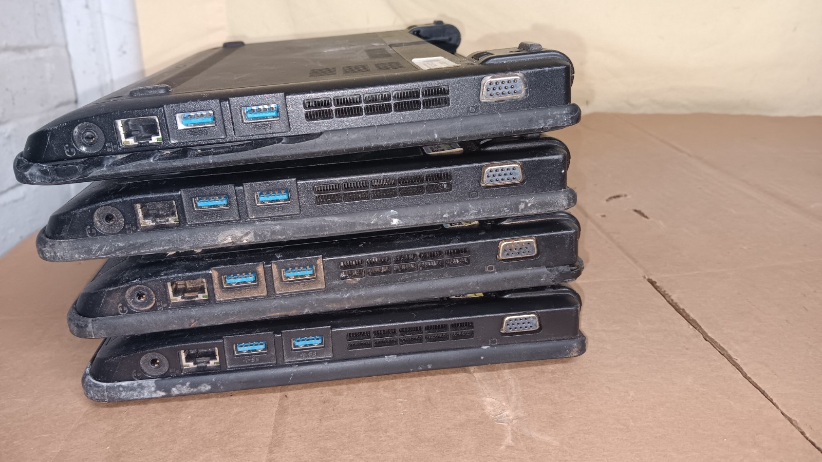 Lot of 4 Lenovo ThinkPad X131e 11.6″ Laptop AMD E2 1800 APU 11.6″ LCD Screen P/R