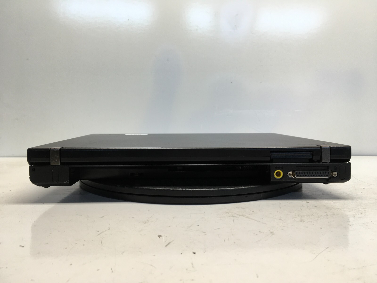 IBM ThinkPad R52 Intel Pentium M 1.86GHz 1 GB NO HDD – Dim Screen