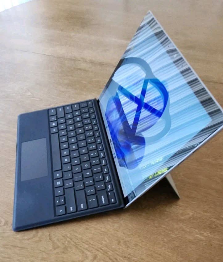 Microsoft Surface Pro 7+ plus i7, 16GB, 256 SSD, 11th Gen 1165G7 processor,