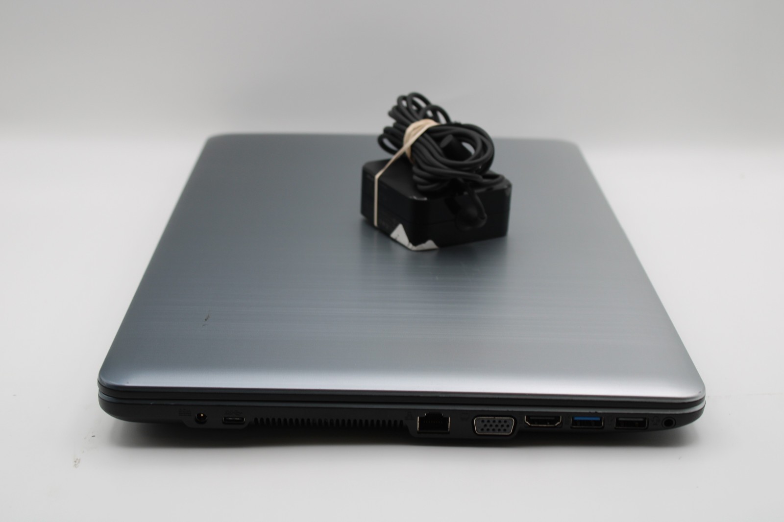 ASUS X540L _ i3-5020U @ 2.2 _ 4GB RAM _ 256GB SSD _ No OS _ w/ AC