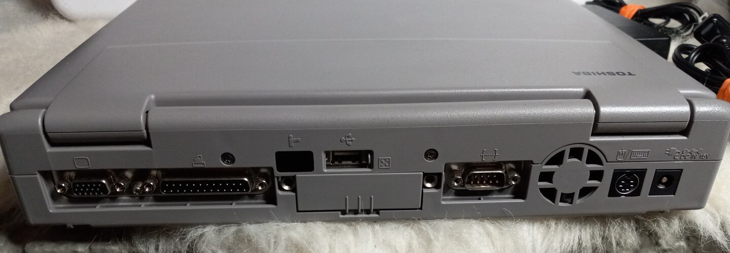 Toshiba Satellite Pro 490CDT Pentium II 4GB windows98+ Battery & Power Adapter
