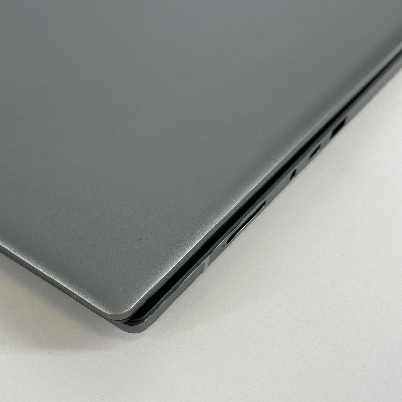 Dell Precision 7680 16 FHD+ 2.1GHz i7-13850HX 32GB 1TB SSD RTX 2000 Ada