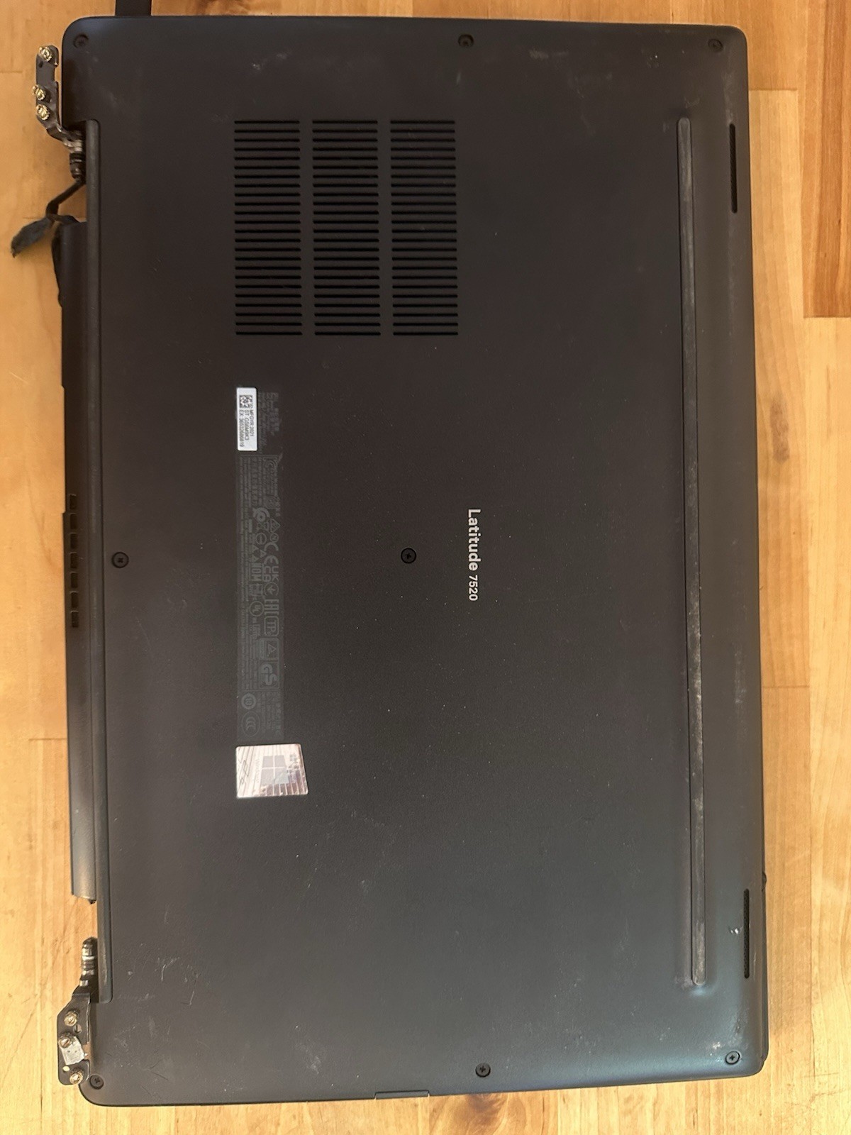 Dell Latitude 7520 i7 vPro Laptop No Power Broken Hinges Parts Repair No Charger