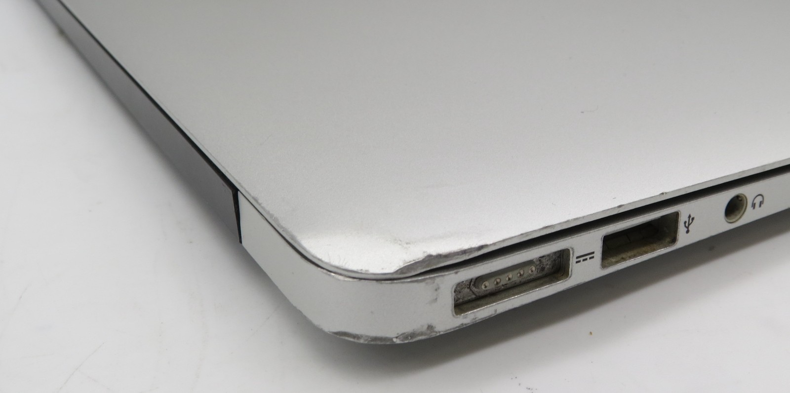 MacBook Air A1465 (2014) | i5-4260U @ 1.4 | 4GB RAM | 128GB HDD | macOS X 10.9