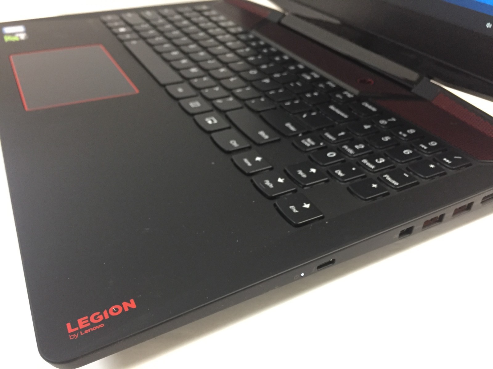 Lenovo Legion Y720 15.6″ Gaming Laptop/i7-7700HQ/GTX 1060/16GB/1TB HDD+512GB SSD