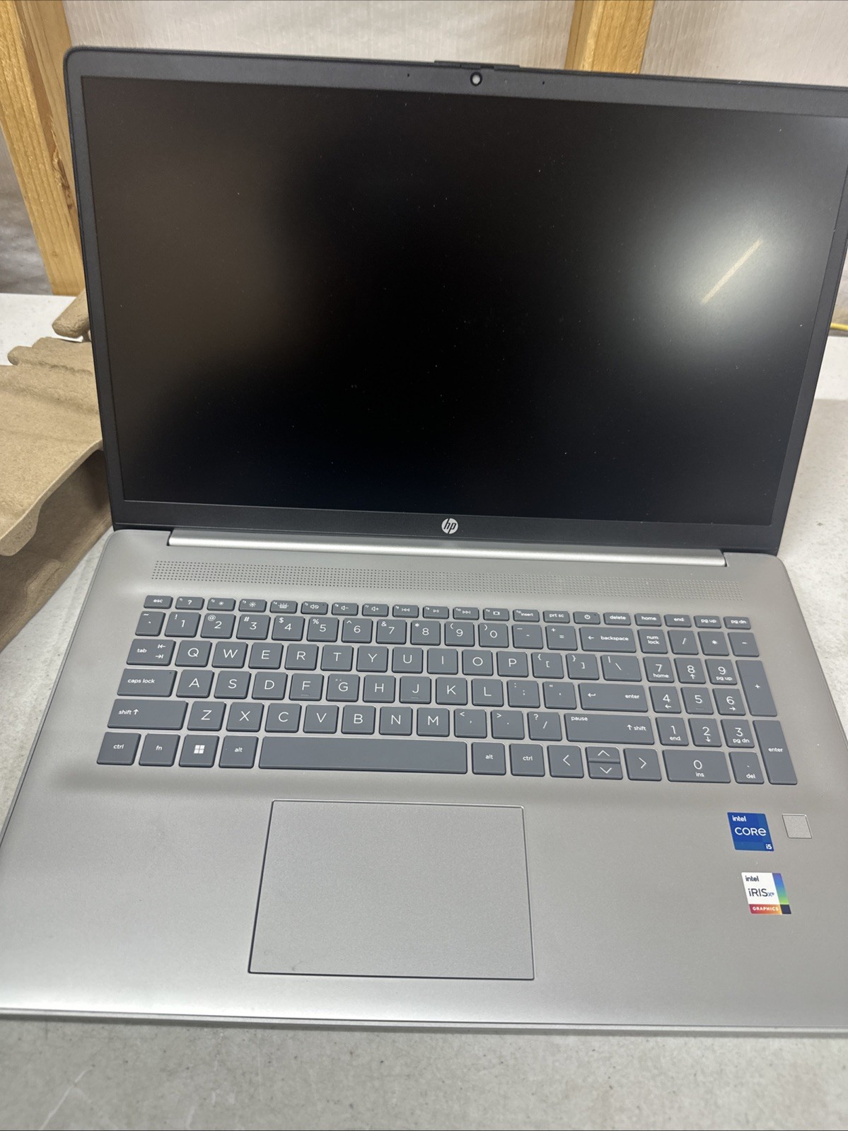 HP 17-cn2068cl 17.3″ FHD i5-1135G7 2.4GHz Intel Iris Xe Graphics 8GB RAM 512GB