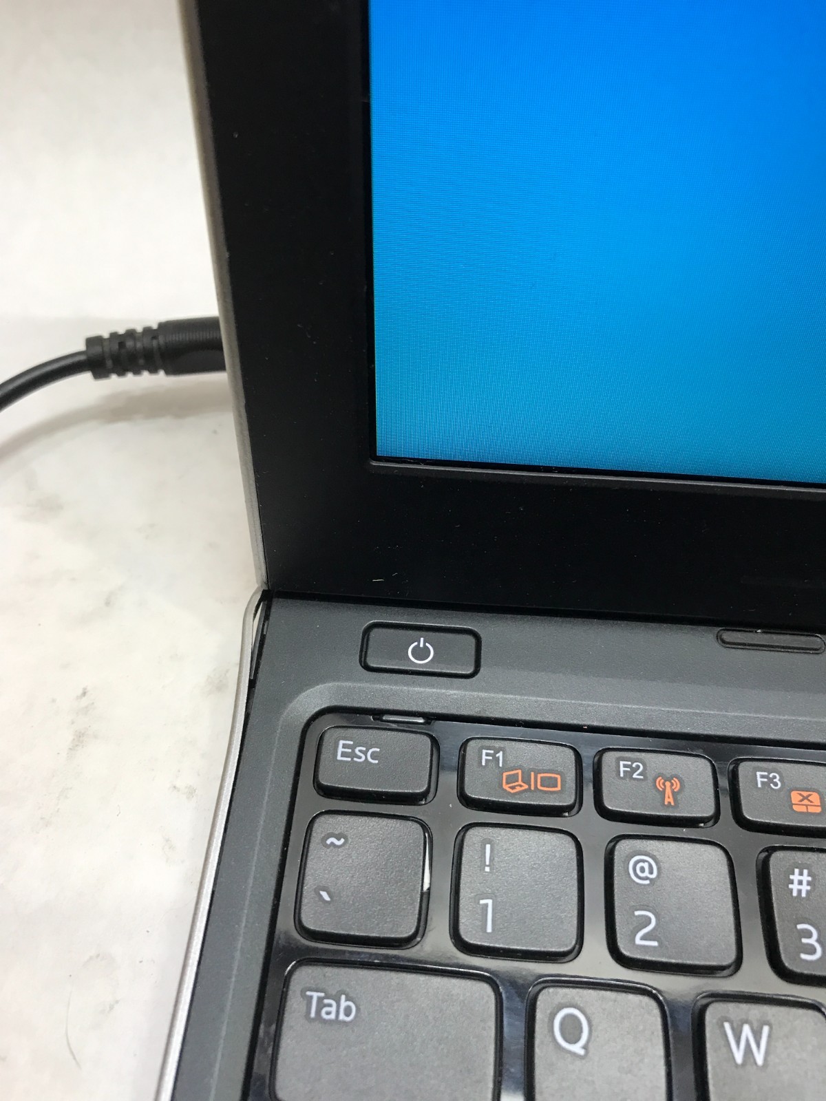 Dell Latitude 3330 13″ Intel Core i3 4GB RAM 320GB HDD WIN 10 NO BATT READ! – DW