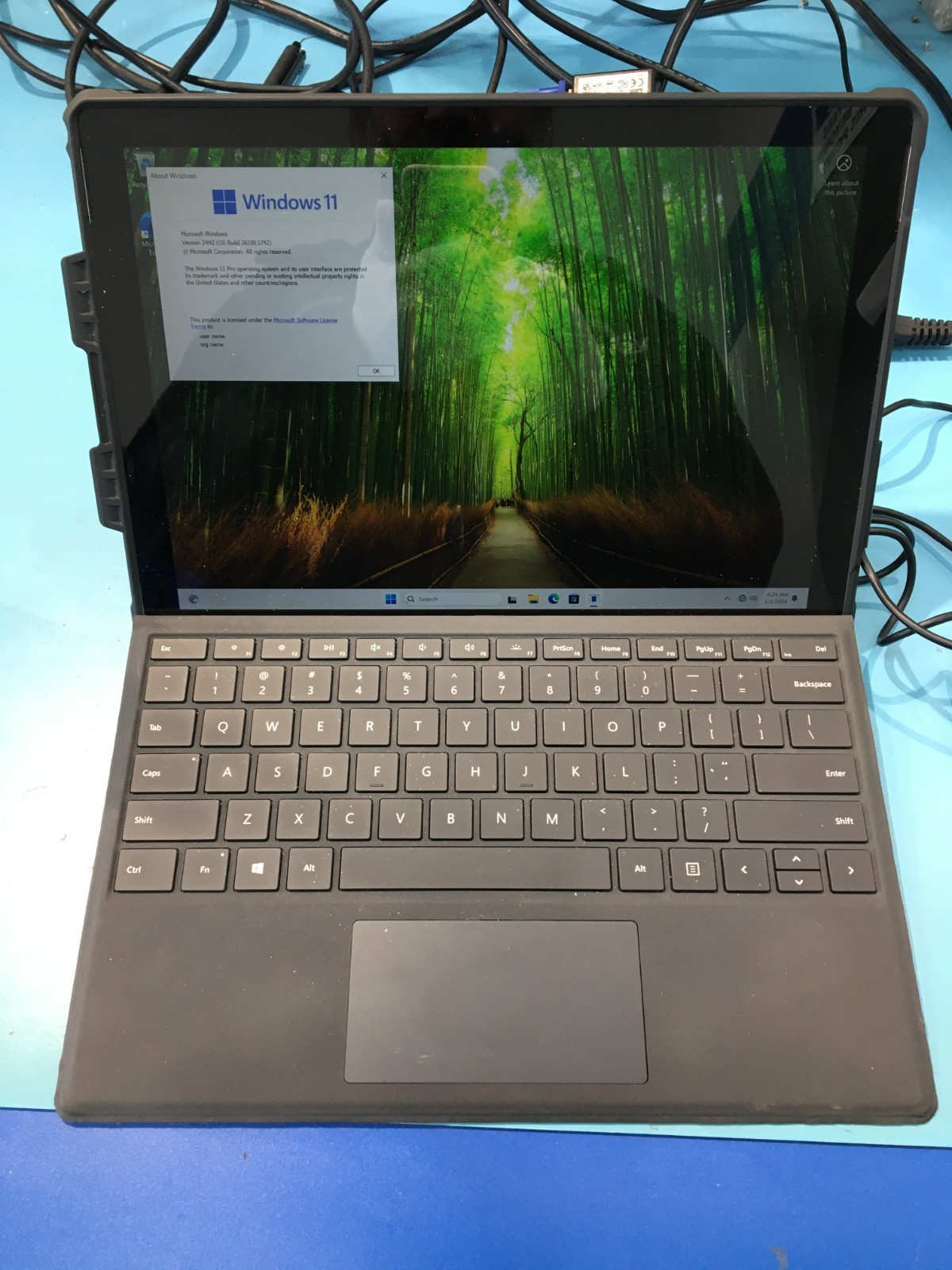 Microsoft Surface Pro 5 1807 12.3″ Touch i5-7300U Win 11 Pro – Needs battery