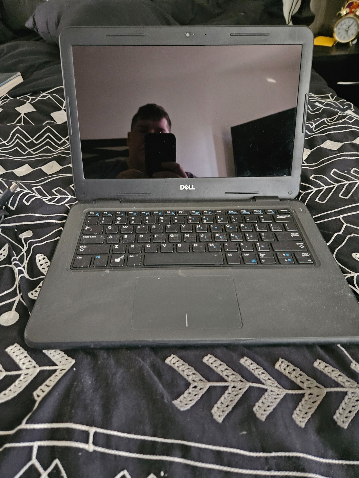 DELL Latitude 3300 13.3″ Core i3 7th Gen 8GB RAM 256GB SSD Win 11 Pro + Charger