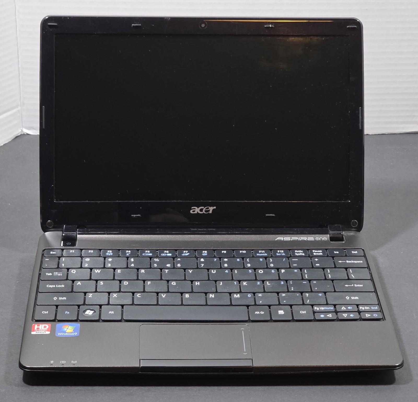 Acer Aspire One 722-0825 10.1″ NetBook C-60 – 4GB – 320GB – Win7 Tested Working