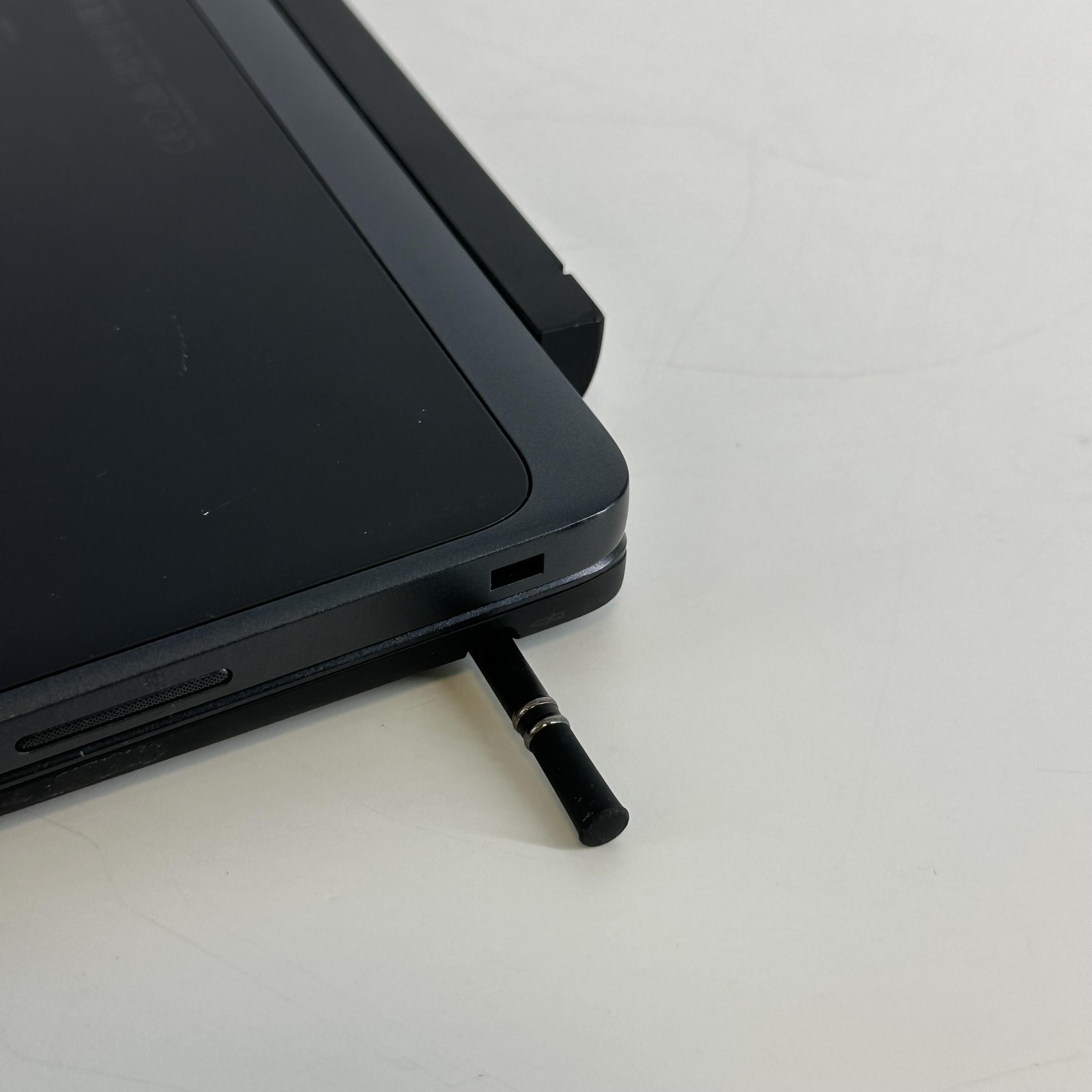 Dell Venue 10 Pro 5056 TOUCH Atom x5-Z8500 1.44GHz 4GB 128GB – CRACKED SCREEN