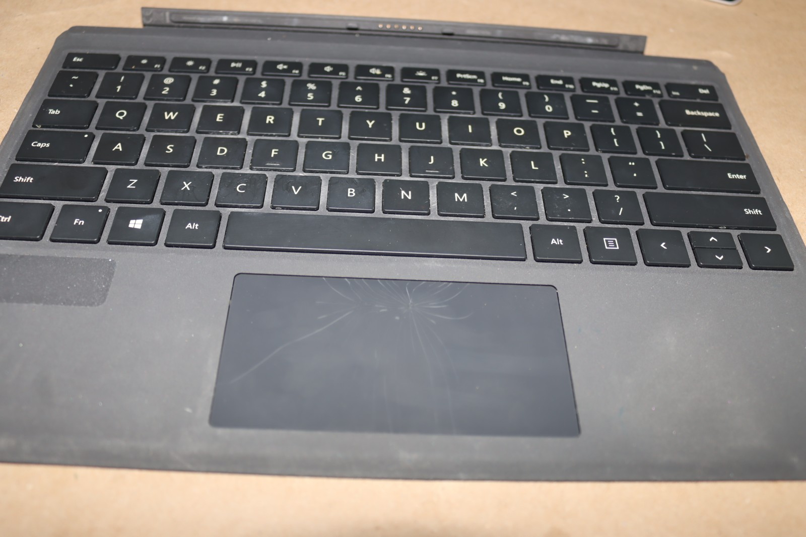 Microsoft Surface Pro 5 i5-7300U 8GB RAM 256GB Wi-Fi + Cellular / LTE