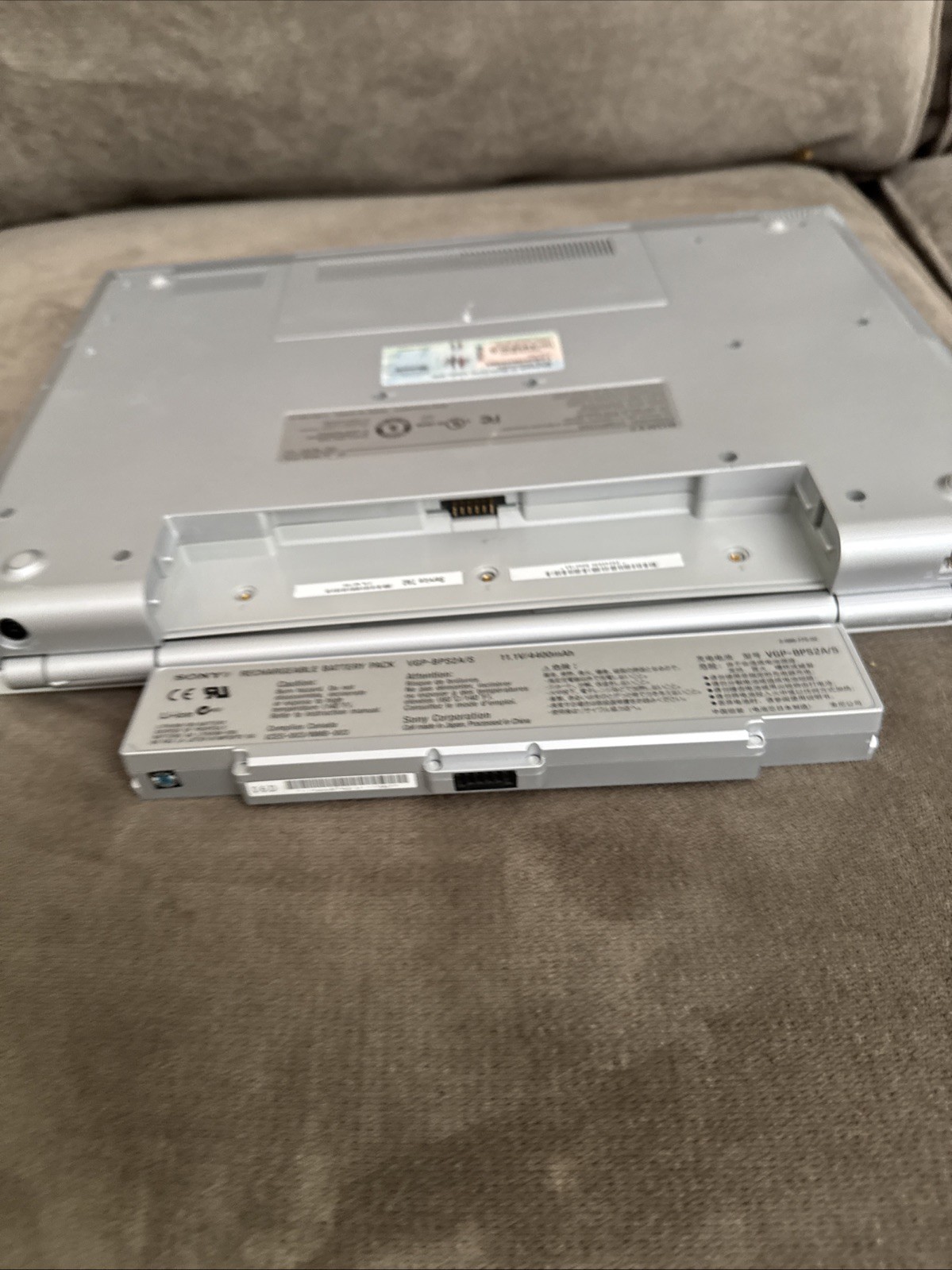 Sony Vaio VGN-N130G Core Duo @ 1.6GHz 1GB RAM, NO HD – PARTS!
