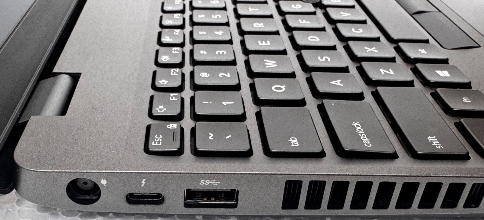 DELL LATITUDE 5501 i5-9400H 2.50GHz 16GB RAM 512GB SSD WIN11P