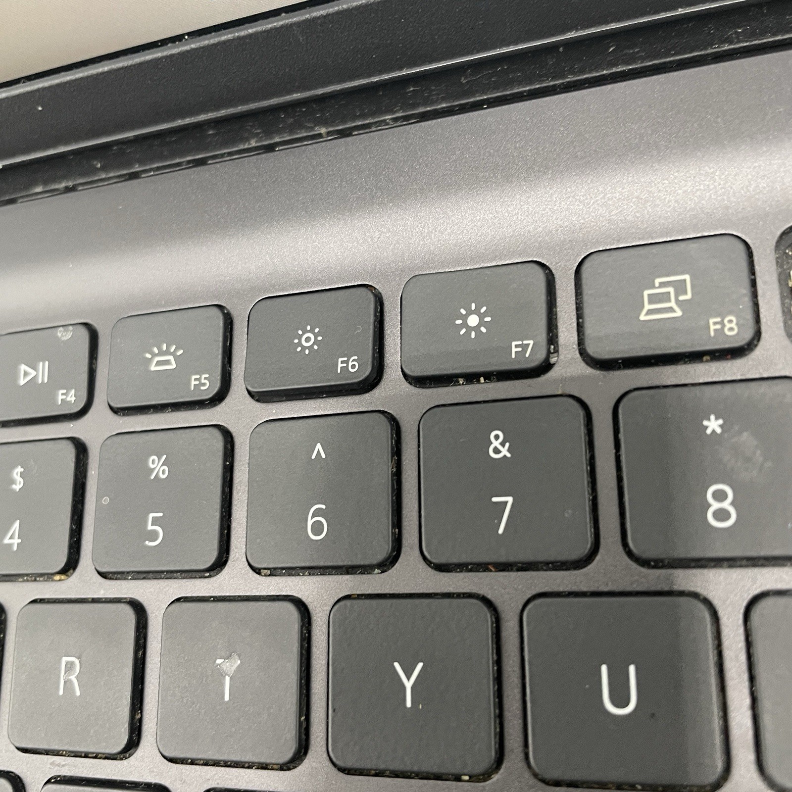 Dell Vostro 15 5510 i5-11300H 8GB RAM 256GB SSD Windows 11 Pro – READ