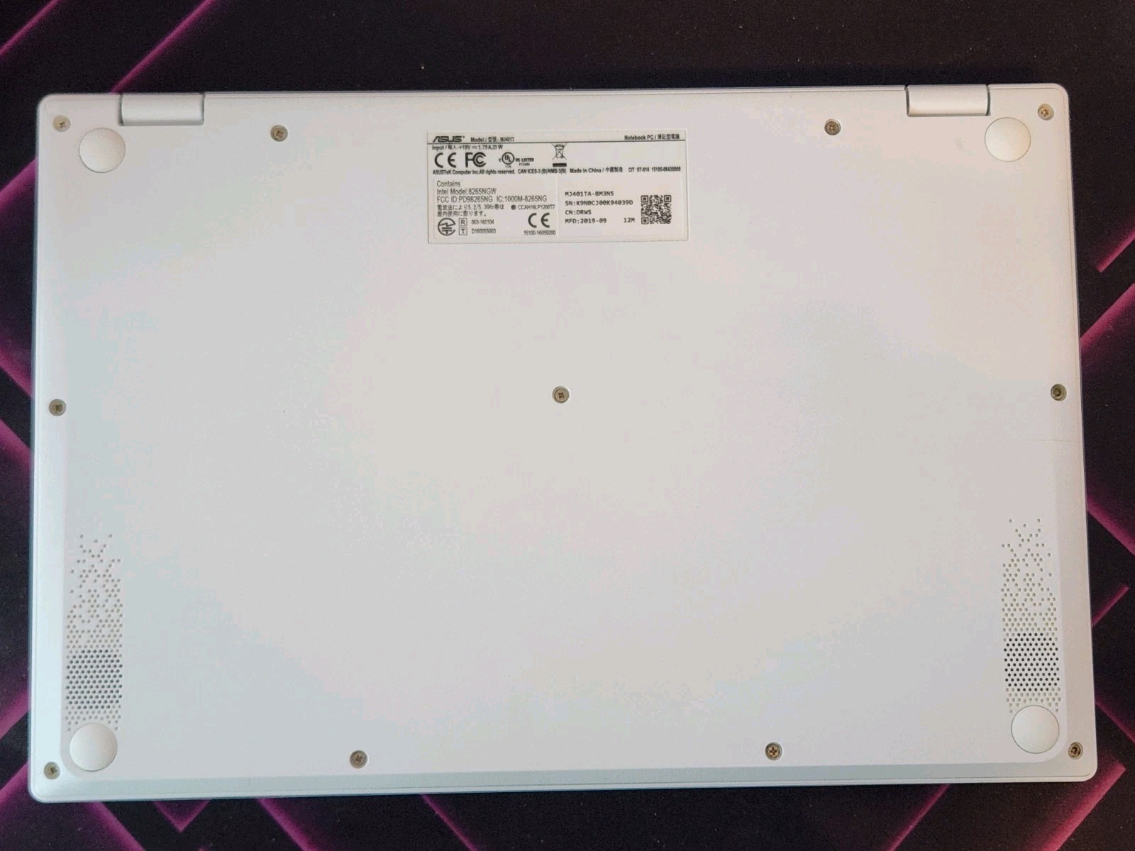 ASUS ImagineBook MJ401TA 14″ FHD Intel M3 8100Y, Pre-owned, Sleeve & 2 Chargers