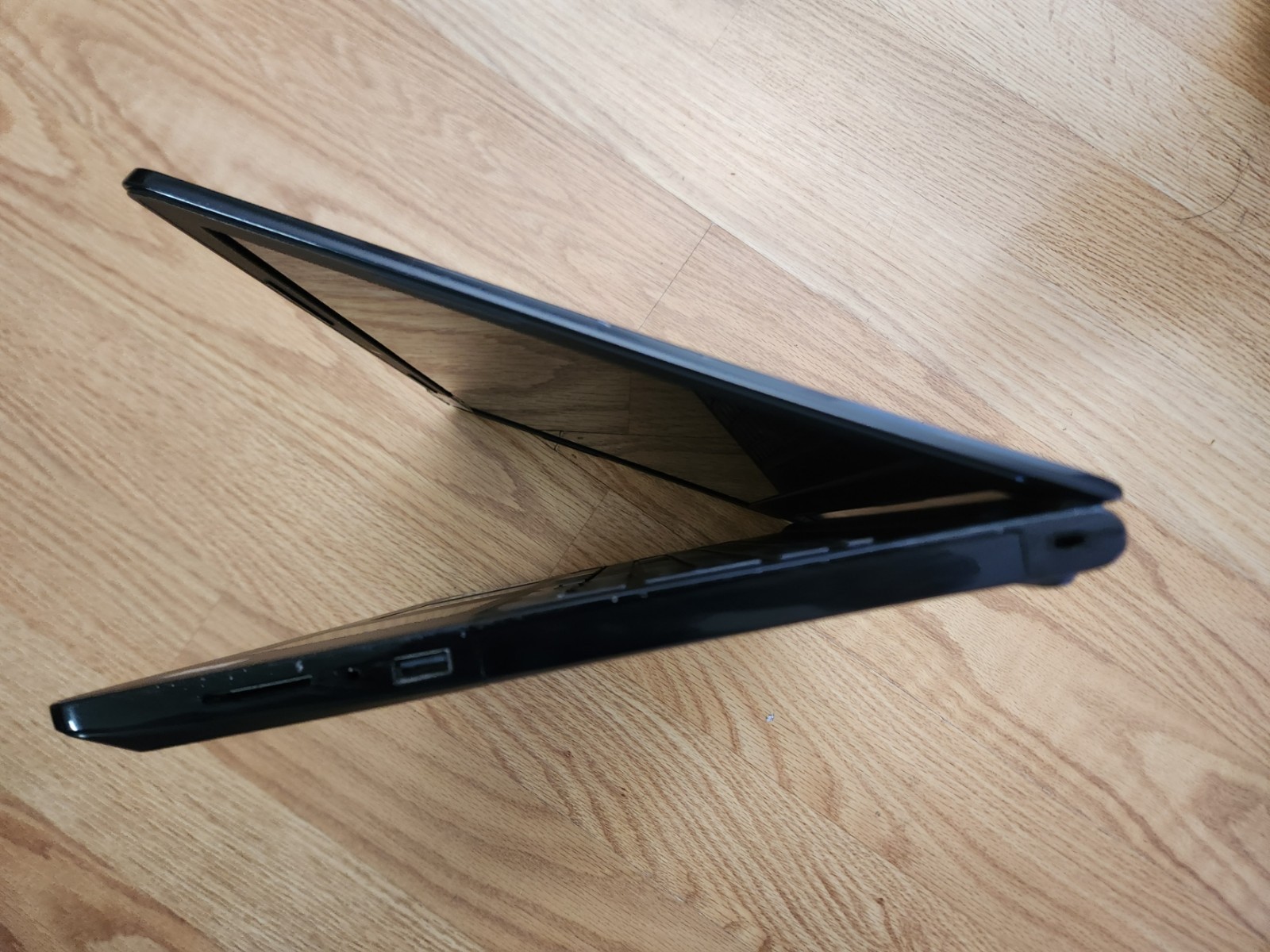 Dell Inspiron 15 3567 Touch _ i5-7200U-4GB RAM – No SSD – OS – AC *READ