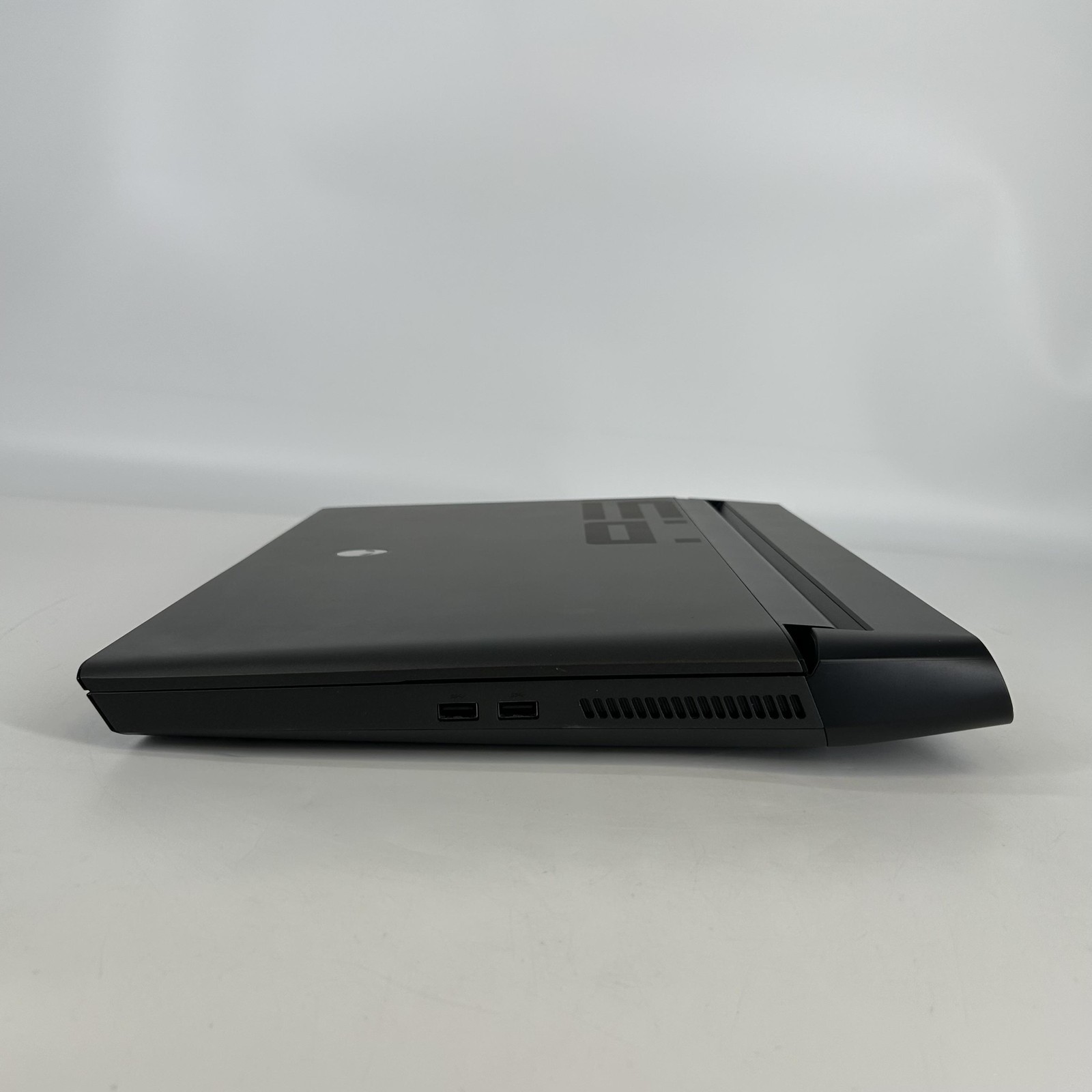 Dell Alienware Area-51m R1 17.3 FHD i7-9700 3.00GHz 32GB 256GB SSD GTX 1660 Ti