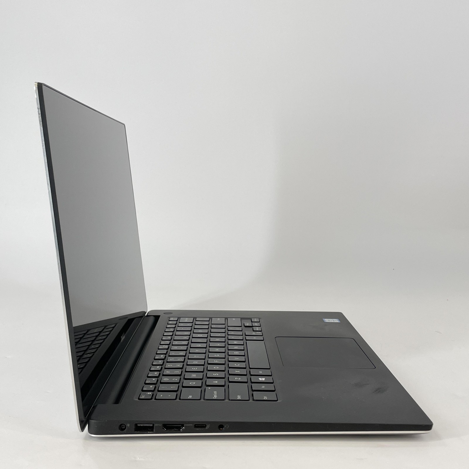 Dell XPS 15 9550 Gray 4K TOUCH i7-6700HQ 2.60GHz 16GB 1TB GTX 960M MAGENTA HUE